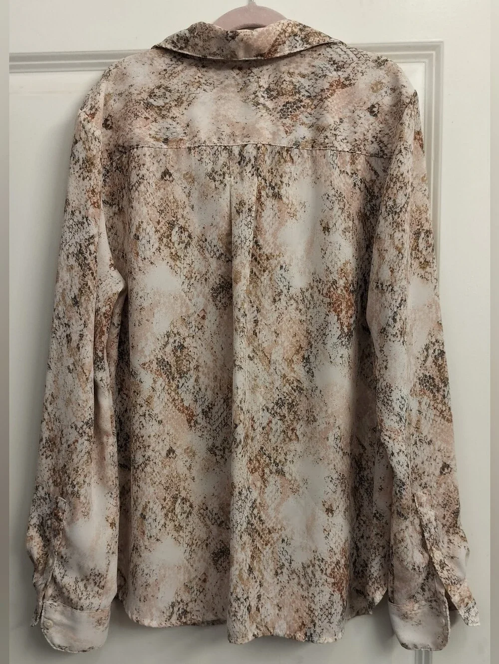Banana Republic Snake Skin Print 100% Polyester Button Down Blouse